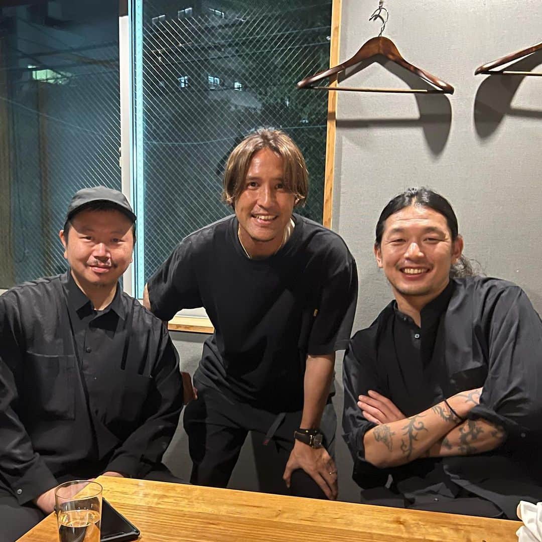 細貝萌のインスタグラム：「相澤さん、ATSUSHIさん、楽しい時間をありがとうございました！☺️また近いうちに…😜 ご馳走様でした！😋🤤 @yosukeaizawa  @atsushi_takahashi_official  @restaurant_zingara  #やはり本物との時間は凄い。」