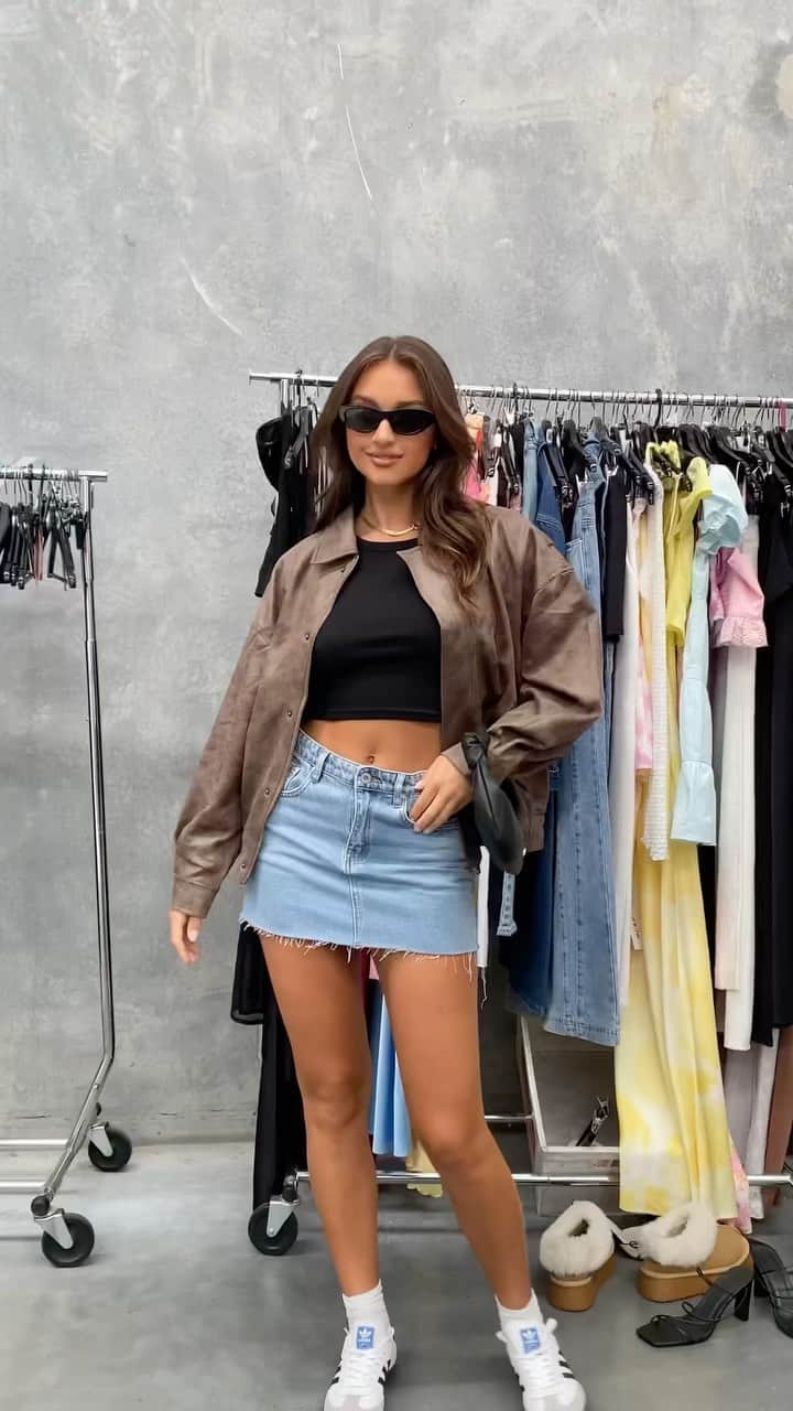 Beginning Boutiqueのインスタグラム：「Your Fall outfit inspo featuring the best-selling Lioness Kenny Chocolate Bomber Jacket 🤎」
