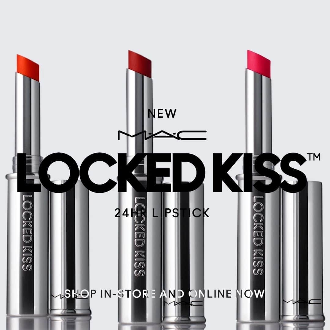 M∙A∙C Cosmetics Japanのインスタグラム：「＼全国M･A･Cカウンター発売／ カラーもロック。心地よさも、ロック。 ロックド キス シリーズに、待望のリップスティックタイプが登場✨  キスしても落ちない、虜になるキスのような心地よさ💄💋 キスプルーフ (キスをしても落ちない) 、色移りしにくい リッチなマットカラーが24時間*続くリッチマットなリップスティック◎ *色持ちデータ取得済み。(当社調べ。効果には個人差があります。)  ■ M･A･C ロックド キス リップスティック (全18色展開／税込5,060円)  2023年10月3日 (火)公式オンラインショップ先行発売 2023年10月4日 (水)全国店舗発売  #KISSぐらいじゃ落ちない #MACロックドキス #MACLOCKEDKISS＃MACコスメ」
