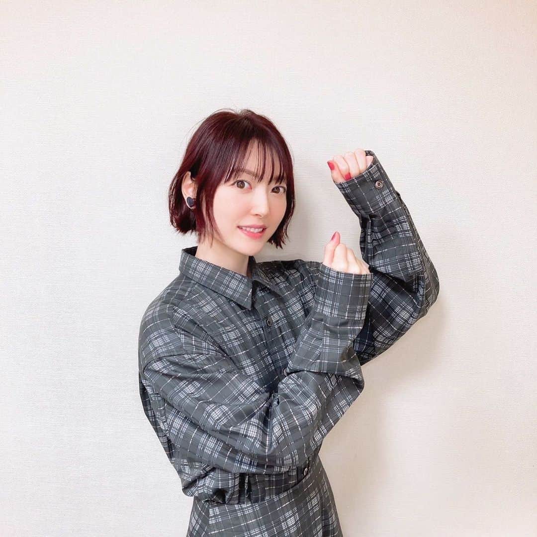 花澤香菜さんのインスタグラム写真 - (花澤香菜Instagram)「. ぽかぽか9月衣装まとめ！夏服と秋服の変わり目☺️そろそろニットもいいよね✨  1枚目：#maisonkitsune #メゾンキツネ  2枚目：#MUVEIL #tamas  3枚目：#beautifulpeople  4枚目：#ANTIPAST」10月4日 12時03分 - hanazawa_kana.official