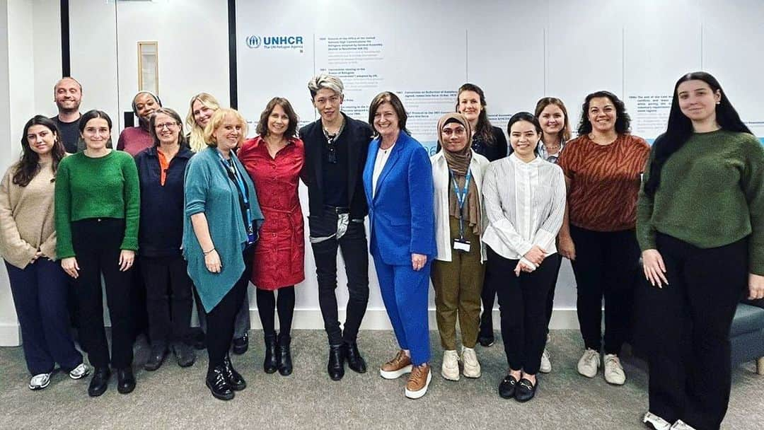 雅-MIYAVI-のインスタグラム：「Visited the UNHCR @refugees UK Office,  Many challenges to face, many lives to save. Honored to continue rocking with you.  🙏🏻  UNHCR ロンドン支部を訪問しました  ヨーロッパをはじめ世界中で乗り越えなければならないたくさんの課題を共有しました  ひきつづき力を合わせてがんばりましょう  🙌🏻🙌🏻😌🌏」