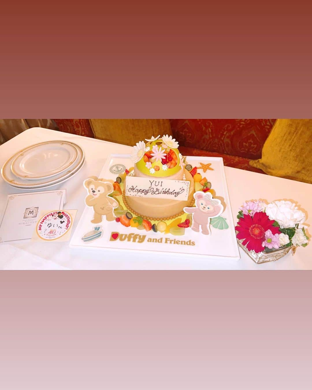 美咲ゆいさんのインスタグラム写真 - (美咲ゆいInstagram)「だいすきなみゆうが少しはやめの誕生日のお祝いしてくれた🎂💓  だいすきなディズニー、ミラコスタ、そしてダッフィとシェリーメイのケーキで😭💓💓💓感動  ゆいの好きなものをよく見ていてくれて知ってくれてる。  何ヶ月も前から計画してくれて、 だいすきな場所、だいすきなものに囲まれた素敵な空間と 時間をプレゼントしてくれて本当にありがとう💓🎁💐  幸せ🫧🧸 いつもゆいにかわいいね、だいすきだよって真っ直ぐな愛をわたしに伝えてくれる  そんなみゆうをいつも近くで見てたからゆいもそんな風になりたいなって思えたの♡ みゆうに出会えて仲良くなれて 本当にしあわせ🐰💓  #ジェントル  #ジェントルマンズクラブ  #みゆうゆい #ミラコスタ  #ディズニーシー  #ダッフィーフレンズ  #ダッフィ  #シェリーメイ  #誕生日ケーキ #アップヘア」10月4日 12時11分 - yui.m17