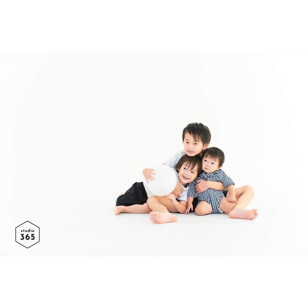Lovegraph_Kids ラブグラフキッズさんのインスタグラム写真 - (Lovegraph_Kids ラブグラフキッズInstagram)「東京・清澄白河にあるラブグラフのスタジオ「studio365」の写真をご紹介👶🏻📸 ㅤㅤㅤ おかげさまでたくさんのファミリーにお越しいただいております！👪✨ ㅤㅤㅤㅤㅤㅤ ”何度もお越しいただきお子さんの成長を残してほしい”という思いを込めて、低価格なプランをご用意したり、 季節に合わせた撮影会を定期的に開催しております🫶🏻🍂 ㅤㅤㅤ ( 10月はハロウィン撮影会の開催を予定しております！ご予約受付中🎃 ) ㅤㅤㅤ プランの確認とご予約はスタジオ専用アカウントにて👇🏻💞 @studio365_kiyosumi ㅤㅤㅤㅤㅤㅤ ୨୧┈┈┈┈୨୧ㅤㅤㅤ  #こども写真館 #こども写真スタジオ #自然光スタジオ #記念写真 #家族写真 #コドモノ #photostudio #成長記録 #子育てグラム #ハーフ成人式 #お誕生日撮影 #清澄白河 #清澄白河スタジオ」10月4日 16時30分 - lovegraph_kids