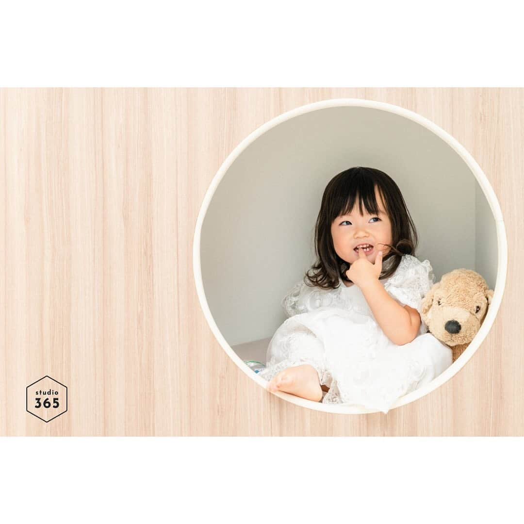 Lovegraph_Kids ラブグラフキッズさんのインスタグラム写真 - (Lovegraph_Kids ラブグラフキッズInstagram)「東京・清澄白河にあるラブグラフのスタジオ「studio365」の写真をご紹介👶🏻📸 ㅤㅤㅤ おかげさまでたくさんのファミリーにお越しいただいております！👪✨ ㅤㅤㅤㅤㅤㅤ ”何度もお越しいただきお子さんの成長を残してほしい”という思いを込めて、低価格なプランをご用意したり、 季節に合わせた撮影会を定期的に開催しております🫶🏻🍂 ㅤㅤㅤ ( 10月はハロウィン撮影会の開催を予定しております！ご予約受付中🎃 ) ㅤㅤㅤ プランの確認とご予約はスタジオ専用アカウントにて👇🏻💞 @studio365_kiyosumi ㅤㅤㅤㅤㅤㅤ ୨୧┈┈┈┈୨୧ㅤㅤㅤ  #こども写真館 #こども写真スタジオ #自然光スタジオ #記念写真 #家族写真 #コドモノ #photostudio #成長記録 #子育てグラム #ハーフ成人式 #お誕生日撮影 #清澄白河 #清澄白河スタジオ」10月4日 16時30分 - lovegraph_kids