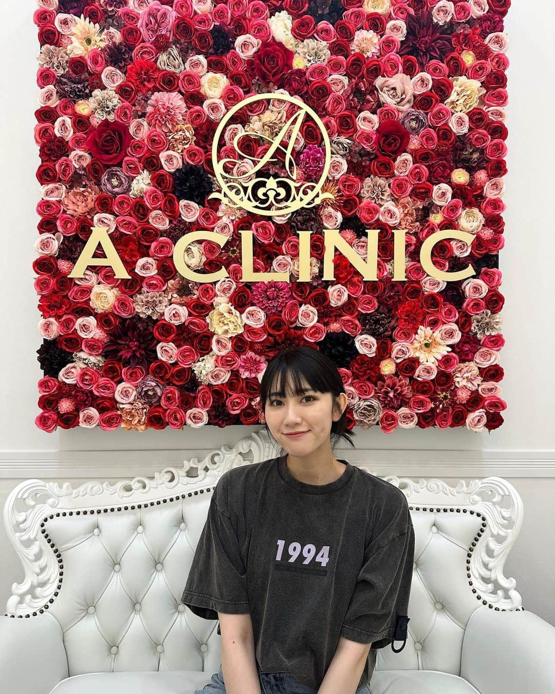 黒田瑞貴さんのインスタグラム写真 - (黒田瑞貴Instagram)「@aclinic_shinjuku の片桐先生　@aclinic_katagiri  に相談して、Aスレッドを受けてきました！  若返るって難しいし、不自然なのも嫌で…でも顔はゆっくり歳をとっていきたいって思ってるわがままを伝えました😂  ナチュラルなのが、私には嬉しいです👏🏻 片桐先生すごい心強くて、終始安心できました🙇🏻‍♀️  ポテンツァもかなり安いから、また相談してみようと思います😳  2枚目がbeforeで3枚目がafterなので、気になったら比較してみてね！  #aスレッド #糸リフト #aclinic #aclinic銀座 #aclinic横浜 #aclinic新宿 #aclinic名古屋 #aclinic大阪 #aclinic福岡 #aclinic池袋 #aclinic仙台#aクリニック #エークリニック#美容クリニック  #リフトアップ #美容外科 #美容皮膚科 #スレッドリフト #小顔整形 #たるみ改善#片桐大佑」10月4日 12時17分 - kurodamizuki_