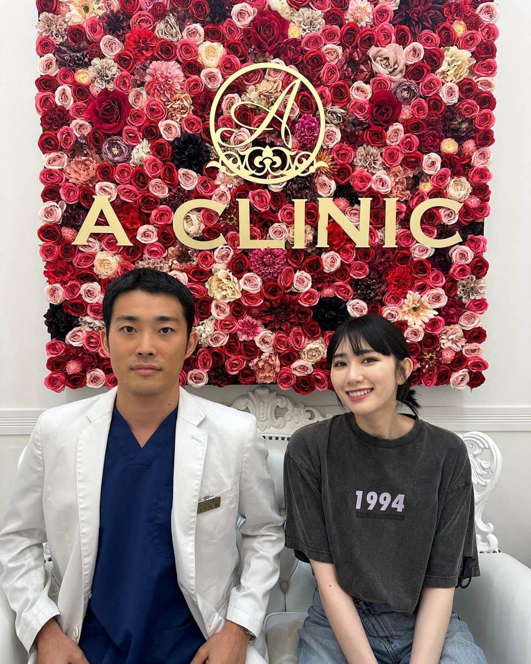 黒田瑞貴さんのインスタグラム写真 - (黒田瑞貴Instagram)「@aclinic_shinjuku の片桐先生　@aclinic_katagiri  に相談して、Aスレッドを受けてきました！  若返るって難しいし、不自然なのも嫌で…でも顔はゆっくり歳をとっていきたいって思ってるわがままを伝えました😂  ナチュラルなのが、私には嬉しいです👏🏻 片桐先生すごい心強くて、終始安心できました🙇🏻‍♀️  ポテンツァもかなり安いから、また相談してみようと思います😳  2枚目がbeforeで3枚目がafterなので、気になったら比較してみてね！  #aスレッド #糸リフト #aclinic #aclinic銀座 #aclinic横浜 #aclinic新宿 #aclinic名古屋 #aclinic大阪 #aclinic福岡 #aclinic池袋 #aclinic仙台#aクリニック #エークリニック#美容クリニック  #リフトアップ #美容外科 #美容皮膚科 #スレッドリフト #小顔整形 #たるみ改善#片桐大佑」10月4日 12時17分 - kurodamizuki_