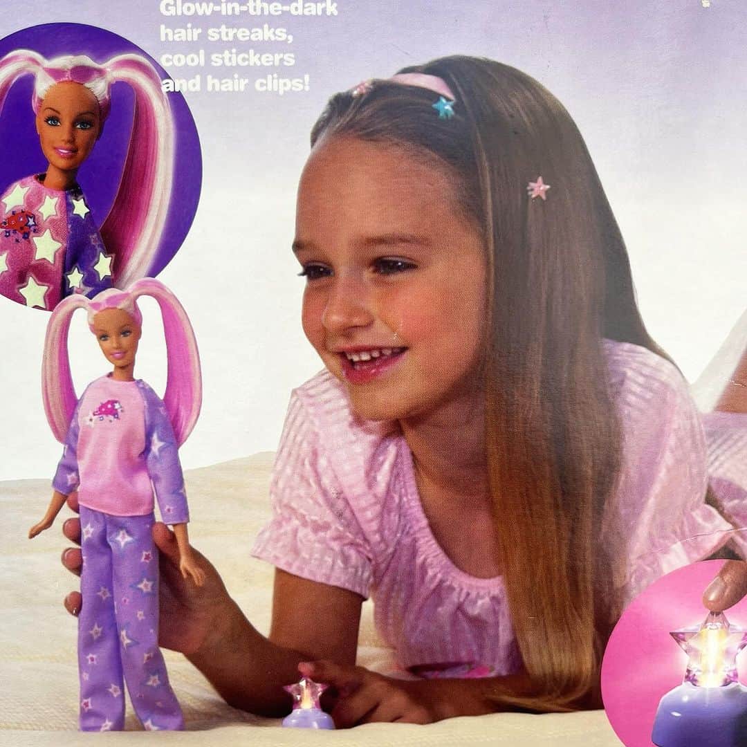 おもちゃやSPIRALさんのインスタグラム写真 - (おもちゃやSPIRALInstagram)「2001 Dream Glow Barbie入荷しました！  髪の毛や、ヘアクリップが光ります✨」10月4日 12時28分 - spiral_toy