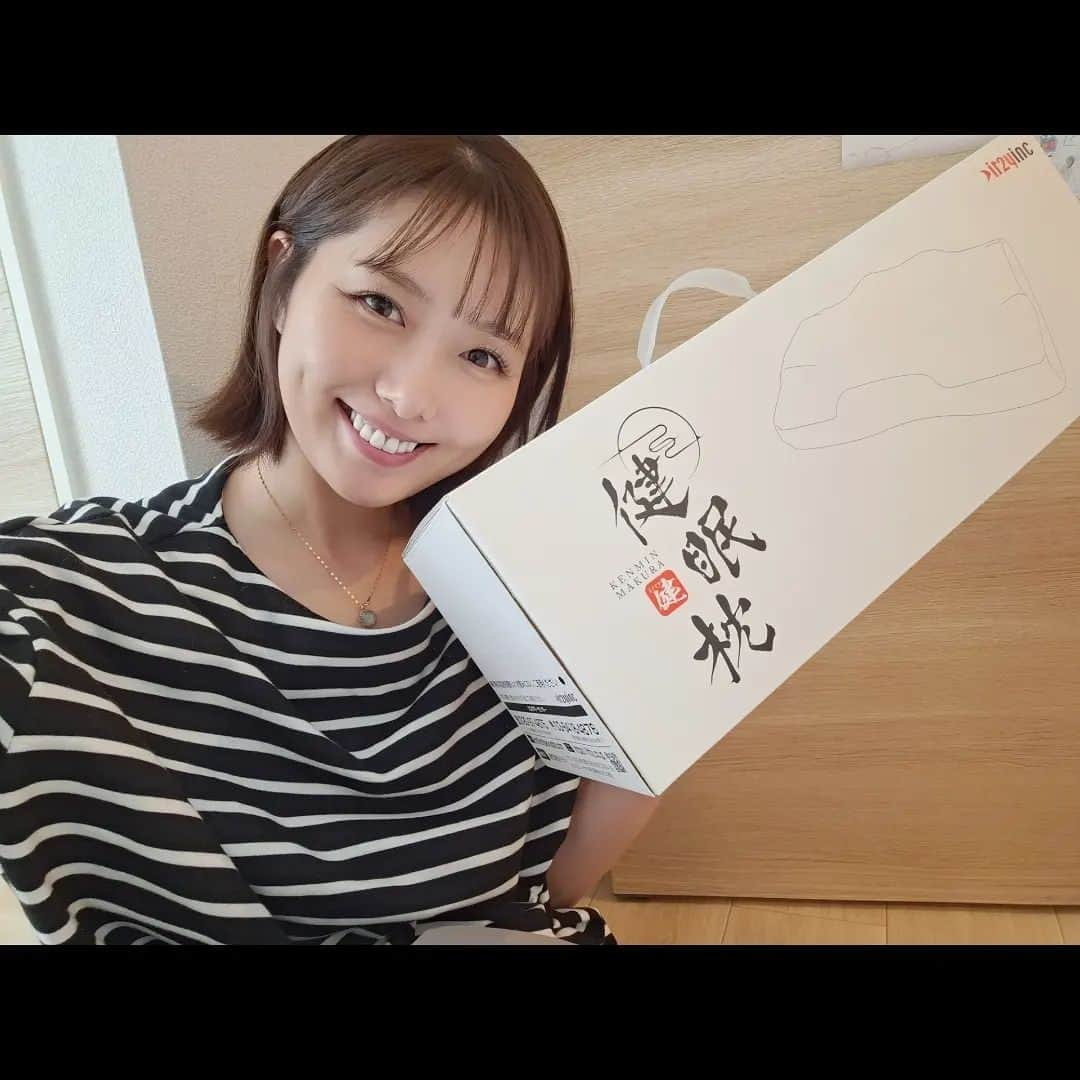 広村美つ美さんのインスタグラム写真 - (広村美つ美Instagram)「健眠枕！♡気になってたやつ☝️低めのつくりになってるので私好み…！首の部分に凹凸があってフィットするし、とにかくモチモチで触り心地が良い✨⁡ 手で⁡触っててるだけでも気持ちのいい枕なのでそのうち子供達に横取りされそうな予感です…🥲笑⁡ .⁡⁡ ⁡.⁡ ⁡. ⁡#PR #雲のやすらぎ #イッティ #健眠枕 #枕 #寝具 ⁡ ⁡@kumoyasu_official ⁡ ⁡」10月4日 12時32分 - mitsumi_hayashi