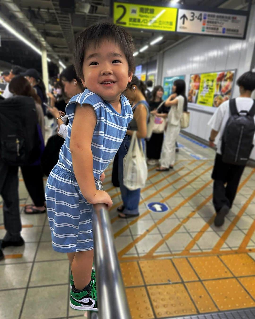 角田麻央さんのインスタグラム写真 - (角田麻央Instagram)「💪🏽❤️‍🔥❤️‍🔥❤️‍🔥 本当の強さとは、しんどい時にしんどいと言えること。 人は1人では生きていけない。生きてるだけで偉いから。 @norinco02 ちゃんカッコいいスニーカー有難う🥹🙏🏽 吉田道場にお邪魔しました🙇🏽‍♀️またお願い致します🥋🔥 #3歳男の子 #男の子ママ #アスリート親子目指してます #銀座のママ #のりこママ #私ももっとお洒落しないと笑」10月4日 12時35分 - maotsunoda888