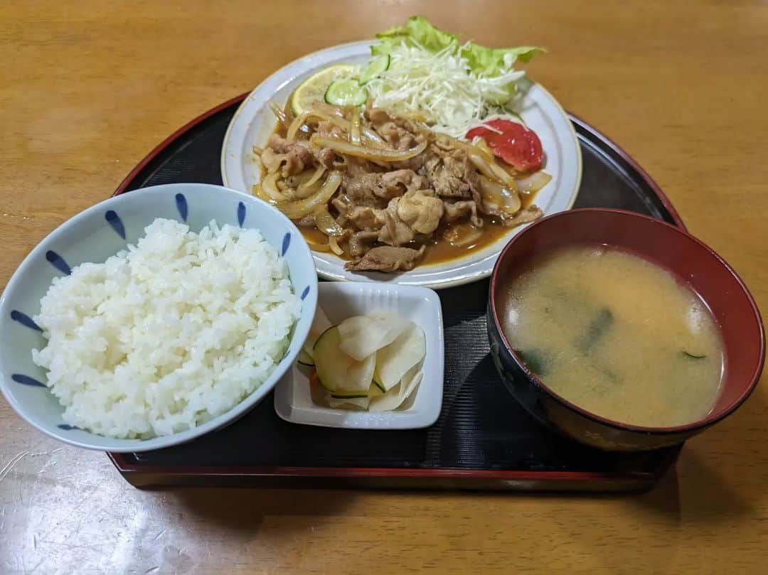 大和ヒロシさんのインスタグラム写真 - (大和ヒロシInstagram)「昼食はラーメンみのわにて焼肉定食。  ご飯がすすむことこの上ないのですが、取り敢えず昼食は一杯のみ。  また身体を作り直します。 #ラーメンみのわ #君津市」10月4日 13時04分 - yamatohiroshi