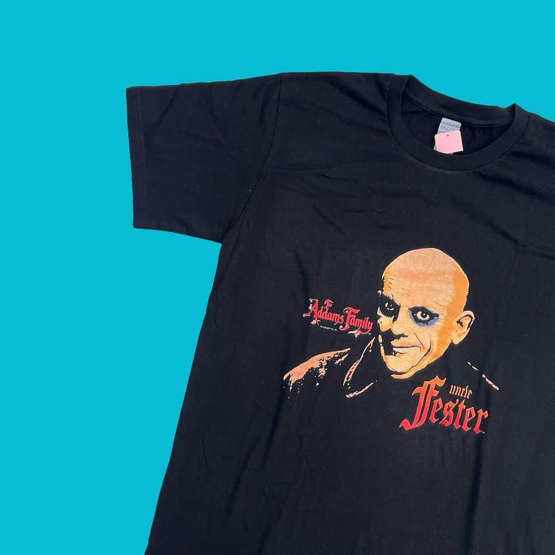 おもちゃやSPIRALのインスタグラム：「ADDAMS FAMILY Fester Tee入荷しました！  Size L.XL」
