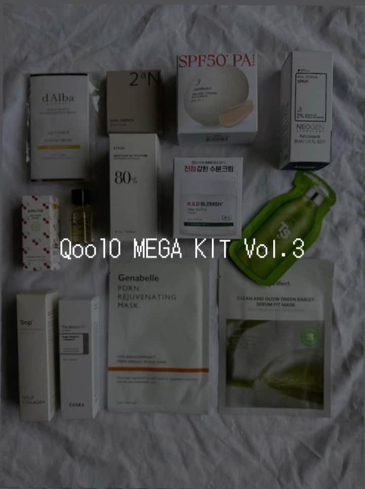 Yuuki mimuraのインスタグラム：「#PR 🎉🎁🎊  . またまた届いたよ、 『Qoo10 MEGA KIT Vol.3』 今回のラインナップはこんな感じ🫶🏽  ①numbuzin：3番 ノーファンデ陶器肌トーンアップクッション ②AMUSE：ジェルフィットティント 日本限定色 「東京チェリー」 ③NEOGEN：リアルレチノールセラム ④2aN：デュアルチーク ※カラーランダム ⑤TSシャンプー：ニュープレミアムTSシャンプー 6ml ⑥Genabelle：PDRNリジュビネイティングマスク  1枚 ⑦Dr.G：レッドBCスージングクリーム 1枚 ⑧Veganifect：クリーン＆グロー青い麦つやつやキメセラムフィットマスク ⑨Snp：ゴールドコラーゲンインテンシブアイクリーム ⑩Anua：ドクダミ80％水分鎮静アンプル ⑪d'Alba：ダブルセラム&クリーム 13g ⑫SKINFOOD：ゆずCダークスポットクリアセラム 14ml ⑬COSRX：RXザ・レチノール0.1クリーム 20ml  たっぷり入って大満足📦 お気に入りは 愛用ブランドのd'Alba🤍🤍 日焼け止めとフィックスミストを使ってるけど SNSで気になってたクリームが入ってたので早速使ってる。  自分の肌のコンディションに合わせて2種のクリームの分量を調節して使うよ🫧  他の商品も魅力的なものばっかり！  ＼！さらに！／ ✨100名様にMEGA KITが手に入る抽選イベントを実施します✨ MEGA KITページより期間中毎日応募できます❤ イベント期間：10/1(日) ~ 10/7(土)  そしてこの期間中は 購入金額の20%が ポイントバックされる メガポが開催中🛒💨  #Qoo10MegaKit #Qoo10 #メガポ #PR  ぜひチェックしてみてね😌🥚」