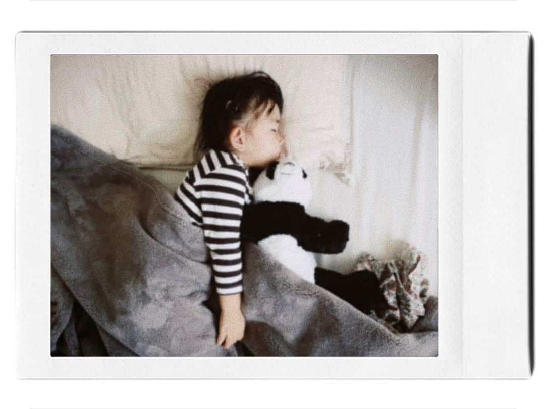 高松雪乃のインスタグラム：「寝た🐼  #3歳　#3歳女の子　#動物好きキッズ」