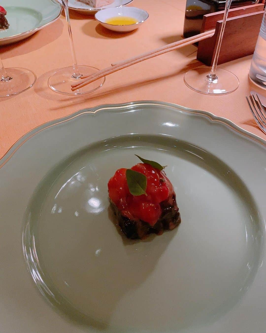 佐野友妃子さんのインスタグラム写真 - (佐野友妃子Instagram)「🥀🤍 @bulgarinikoromitotokyo」10月4日 13時42分 - yukikosano1111