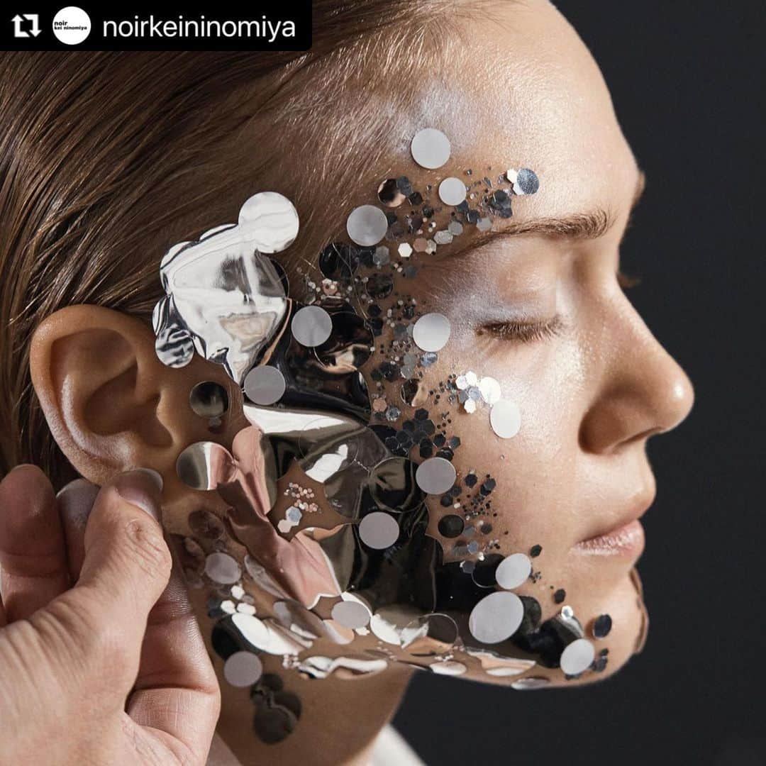 Amazing JIROさんのインスタグラム写真 - (Amazing JIROInstagram)「#Reposting @noirkeininomiya  ・・・ noir kei ninomiya SS24 beauty by make-up artist @amazing_jiro, hair stylist @lukemiyazaki and their dedicated teams.     Photographs by @melanie.rdp       #noirkeininomiya」10月4日 13時44分 - amazing_jiro