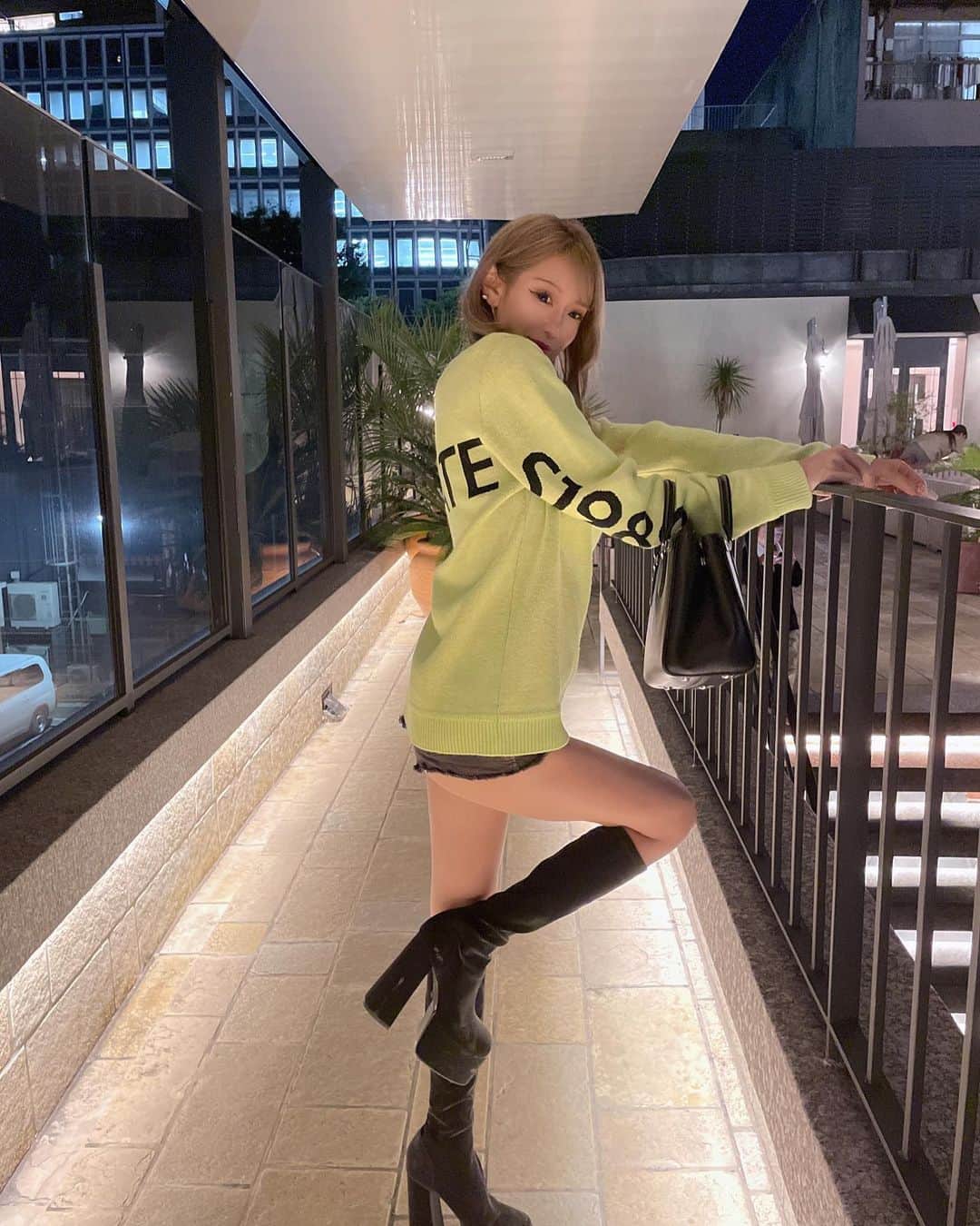 RIIAのインスタグラム：「りゅうの服借りた日💛 もう10月だなんて早いなぁ〜🥺 夜は寒いくらい😢」