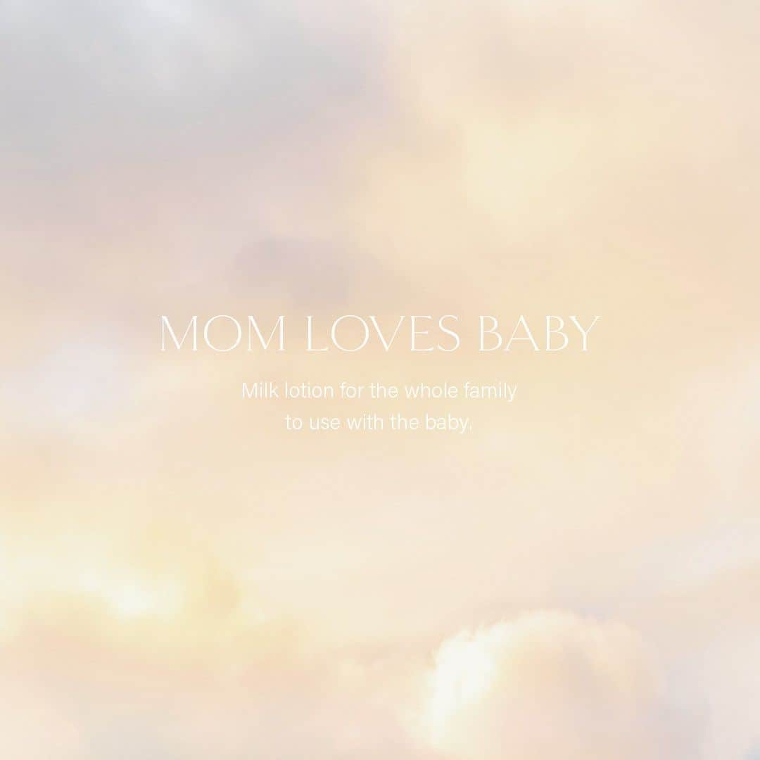 blanche étoileさんのインスタグラム写真 - (blanche étoileInstagram)「【MOM LOVES BABY先行お試しキャンペーン】  新ブランド“AMI et WOO”から10月5日(木) 待望のミルクローションが発売となります🧴✨  発売に先駆け各店舗・オンラインにて、 商品をご購入頂いた全てのお客様へ “パウチ2包”をプレゼントさせて頂いております🎁  いち早くお試し頂ける機会となっておりますので、 是非ご利用くださいませ😊💕  ※ 予告なくキャンペーンを終了させていただく場合がございますので予めご了承くださいませ。 ※キャンペーンの継続状況につきましては店舗またはオンラインにお問い合わせくださいませ。  ———————————————  \ 2023.10.5début / MOM LOVES BABY 290g ¥2,800(税込:¥3,080)   □発売日□ オンライン：10月5日(木)12：00～ 店舗：10月5日(木)～  ———————————————  #AMIetWOO#MOMLOVESBABY#アミエウー #マムラブズベビー#campaign#キャンペーン #blancheétoile#ブランエトワール」10月4日 14時04分 - blanche_etoile