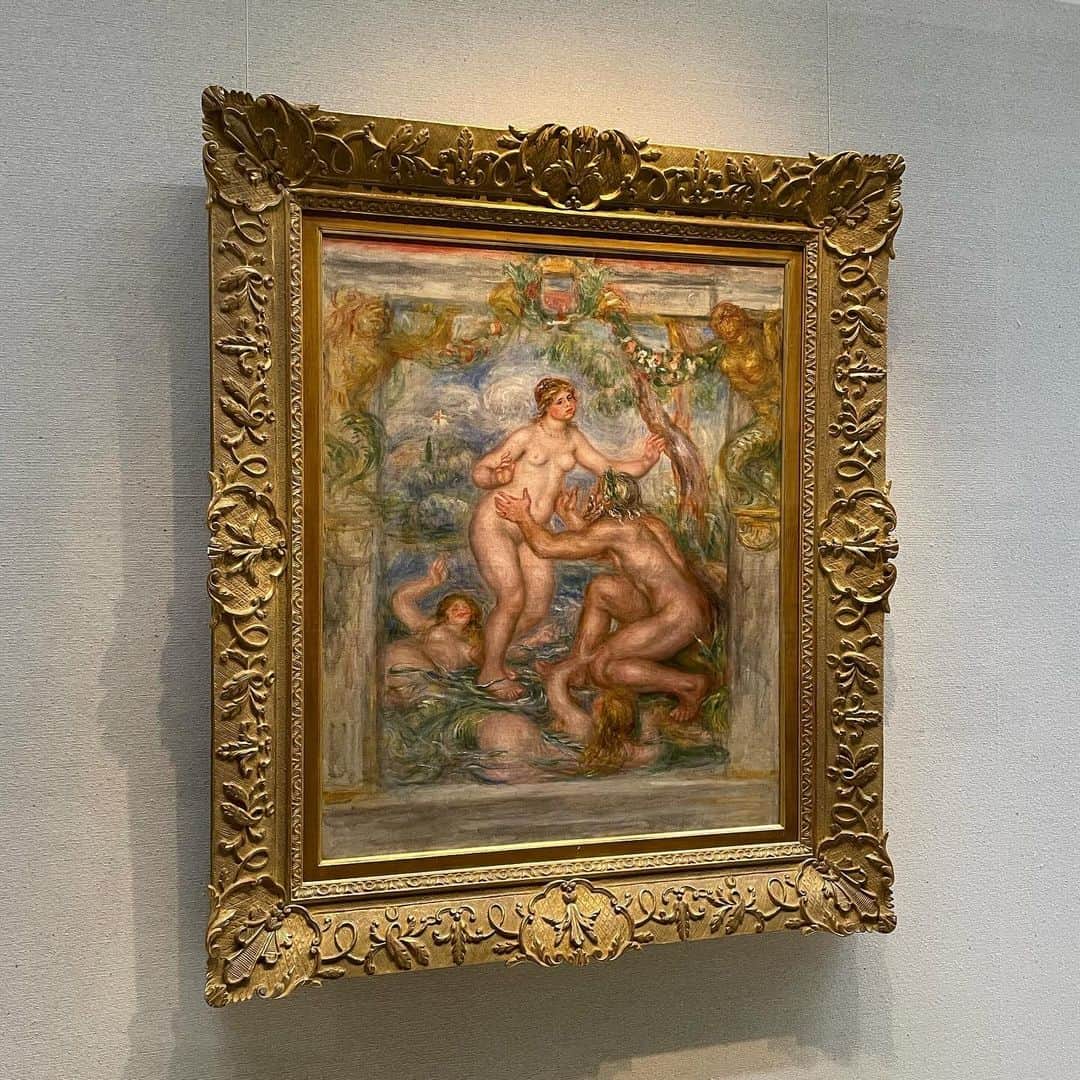 のインスタグラム：「モネ、ルノワール　印象派の光 2023.6.20−10.9 松岡美術館  松岡美術館へは初めての訪問、取材ではなくプライベートです。最近意識的に取り入れるようにしている、自分のためだけのアート時間です。  一部をのぞき写真もOKで、お気に入りの作品を撮る人もいれば、作品と記念撮影する人もいました。 タイトルにもなっているモネやルノワール、シニャックやシスレー、ピサロなど、いい作品をたくさんお持ちだなと。 庭園美術館から歩いて行ける距離なので、はしごするのもあり！かと思いました。  この日は江戸の陶磁器　古伊万里展と、1階の常設展も鑑賞。  #モネ #ルノワール #モネルノワール印象派の光  #印象派の光 #リュシアンドーデの肖像  #白金台 #古伊万里展 #古代オリエント #彫像 #djaiko62  #松岡美術館」
