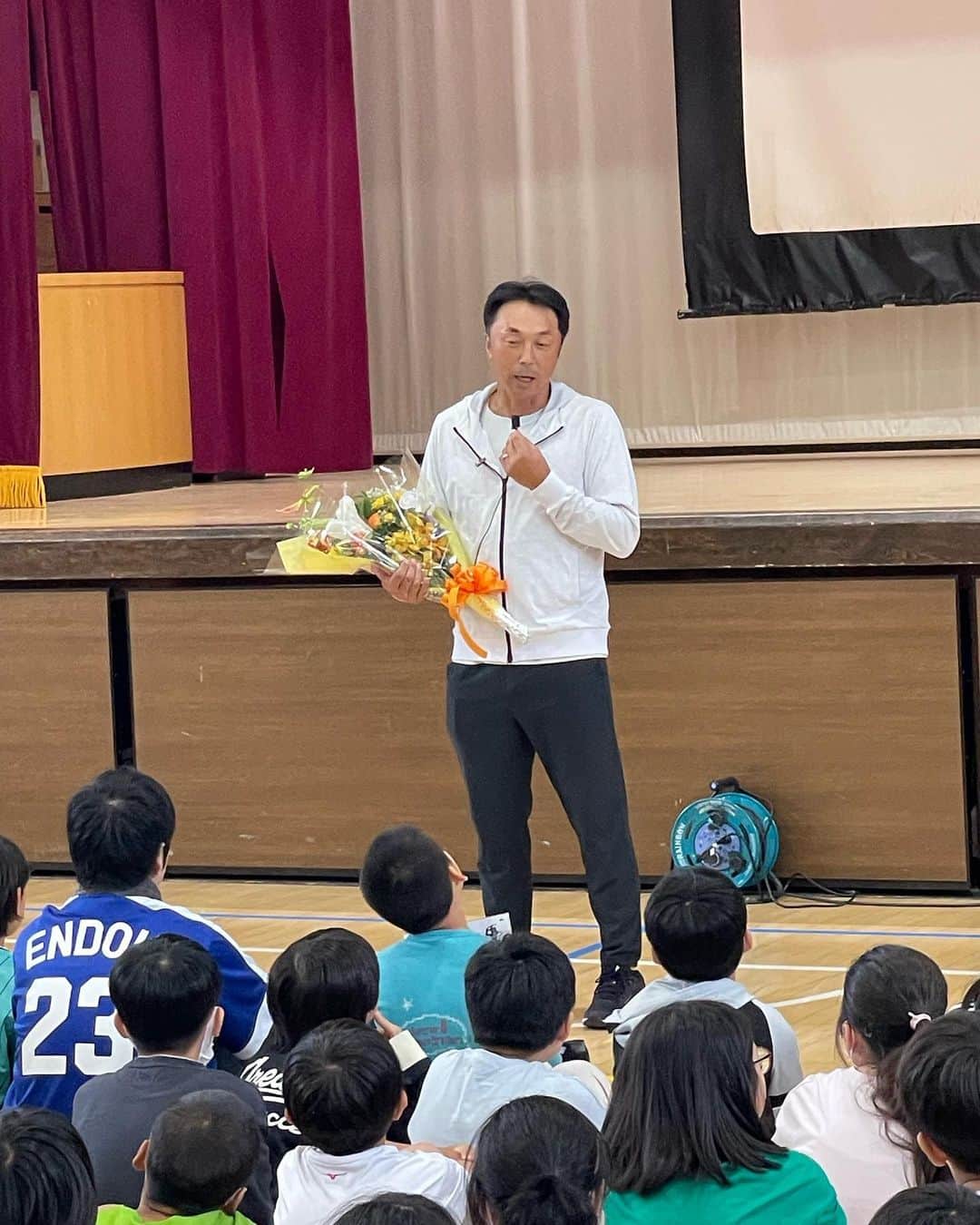 宮本慎也のインスタグラム：「笑顔と学びの体験活動プロジェクト　板橋区立蓮根第二小学校 で体験授業を行いました。 子供たちから沢山パワーをもらいました。」