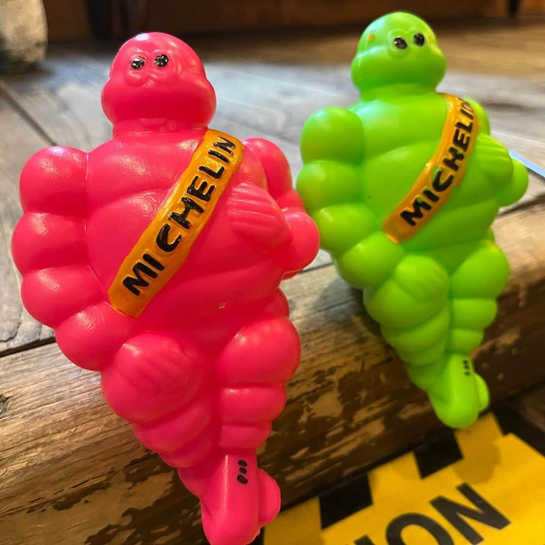 kiarrysのインスタグラム：「Vintage MICHELIN antenna topper  Pink & Green New in Today.」