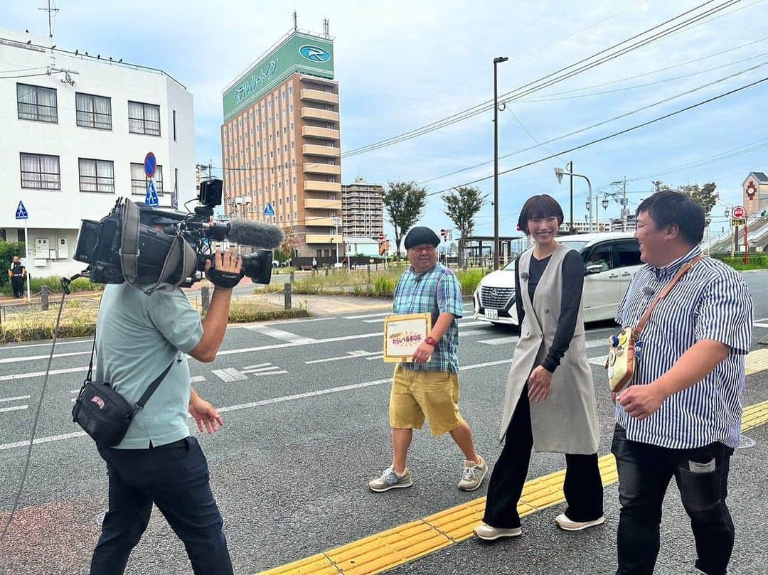 石井優希さんのインスタグラム写真 - (石井優希Instagram)「. 佐賀テレビかちかちPress 〜メガモッツのわらしべ長者の旅〜 のロケに参加させて頂きました😊！ 初めてのロケ！そして初めての取材交渉にワクワクと緊張🫨💕 マグネットで始まった物々交換は果たして最終的に何になったのでしょうか？ ぜひご覧ください🌼🌼🌼 10月16〜20日のかちかちPress内にて分けて放送されます。  #メガモッツのわらしべ長者の旅  #街ロケ #鳥栖の街 #メガモッツ さん」10月4日 14時42分 - yuki.ishii