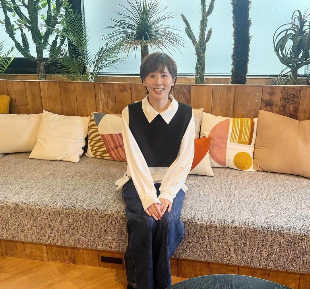 のインスタグラム：「#明日#10月5日木曜 #テレ東#なないろ日和 朝9時26分から  #快眠　特集 観てください😊  生放送のときは 朝、寝坊したらどうしようのほうが心配🥸  小刻みのタイマーセットと スヌーズの1番最後で起きるタイプ。  ならば最初から、その時間にセットすればいいのに。」