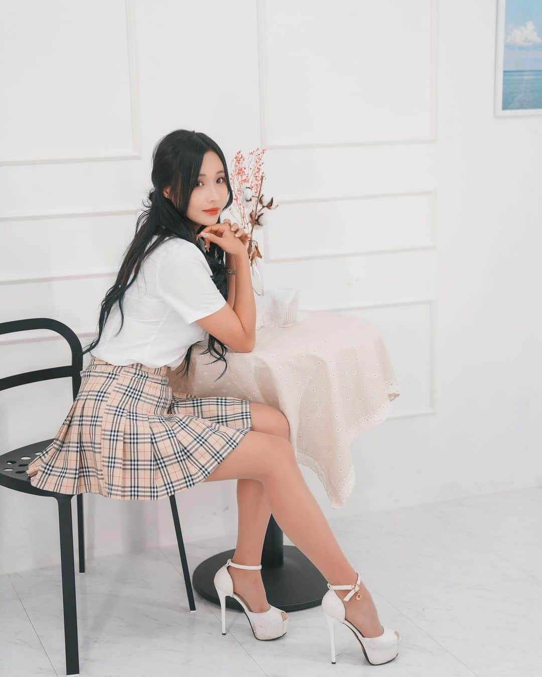 Taeyong Leeのインスタグラム：「모델 하빈 @__habin_s2  I am a photographer not a model.  This photo is taken by me.   #하빈 #인물사진 #모델 #beautylegs #캐논이미지스토밍 #소니이미지갤러리 #model #koreamodel #portrait #beutiful #cute #lovely #prettygirls #potraitphotography #ポートレート #モデル撮影会 #활달소심 #하빈츄 #habin #모델구함」