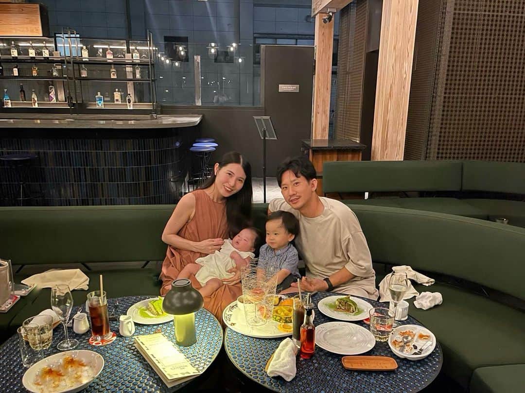 田中響子のインスタグラム：「ずっと気になっていた  @acehotelkyoto に行ってきました。  @mrmauricesitalian でお食事を。 訪れた頃の京都の夜は すでに過ごしやすくなっていて テラス席が心地よかったなぁ🌿  私が中高生の頃は少し寂れていた印象の新風館。 めーっちゃ素敵になってた！！！ いつの間にこんなおしゃれになったんだろう。  子連れにもとても親切で お料理も美味しくて、空間も好みでした。 帰省した際にまた伺いたいです🍁」
