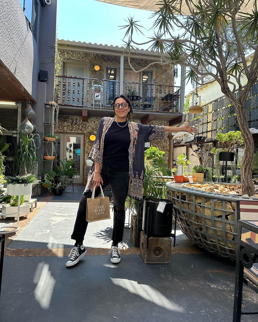 のインスタグラム：「🌈 街ブラ　色々インスパイア💓 #LA  #off  #ootd  #❤️」