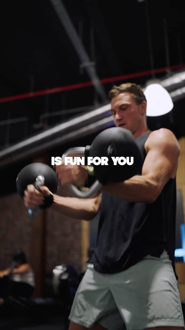 トーマス・レーラーのインスタグラム：「What does Fitness mean to you? 🙏🏼  #workout #motivation #weights #gym #gymvibe #athletics #athletelife #reels」