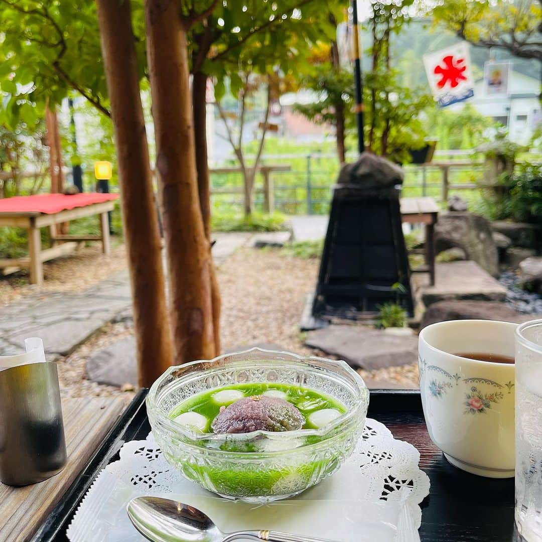 池田有希子のインスタグラム：「夏が終わると思うとアレもコレも食べとかなきゃと忙しくなる。あーーー忙しい！！」
