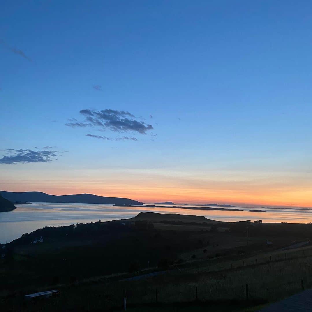 ナイジェラ・ローソンさんのインスタグラム写真 - (ナイジェラ・ローソンInstagram)「Dreamy evening at Loch Bay #skye #isleofskye #stein #lochbay #scotland」9月10日 22時22分 - nigellalawson