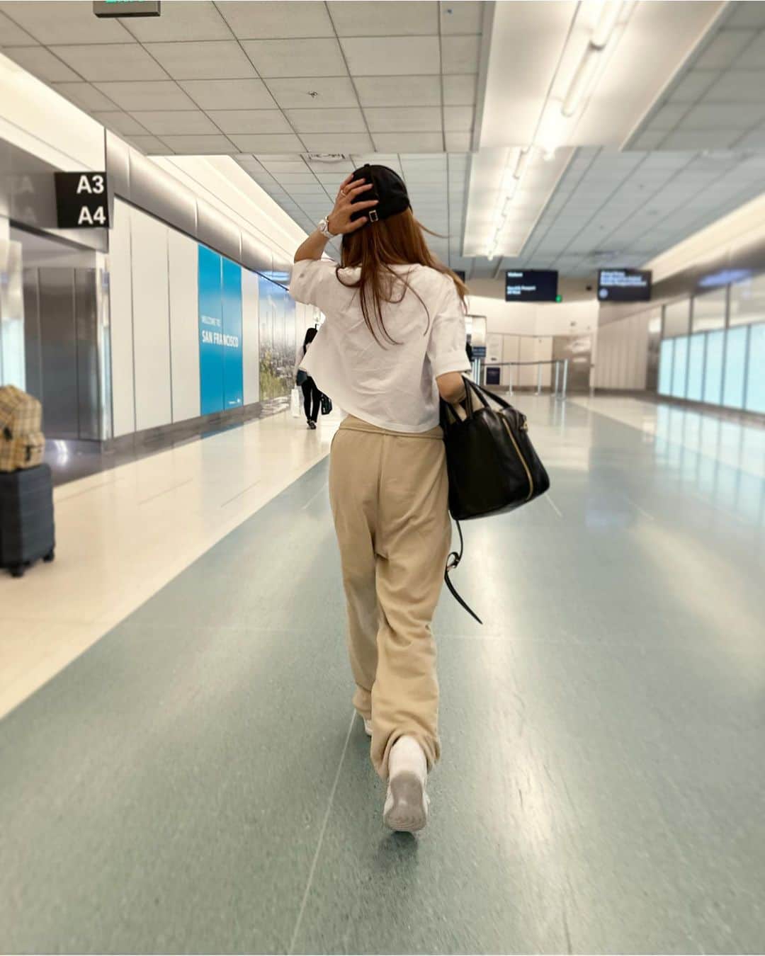 kiyomi medeirosさんのインスタグラム写真 - (kiyomi medeirosInstagram)「San Francisco🛬到着。 この日はTARGETで、買い出ししたり時差ボケで眠いし、色々バタバタ😂💦  Tシャツ…#obli pants…#kith shoes…#nike bag…#miumiu cap…#celine  #fashion#outfit#ootd#cordinate#style#ファッション#コーディネート#コーデ#ママコーデ#大人可愛いコーデ#フライトコーデ#スウェットコーデ#機内コーデ#ナイキ#ミュウミュウ#サンフランシスコ#sanfrancisco」9月10日 22時28分 - kiyomimedeiros
