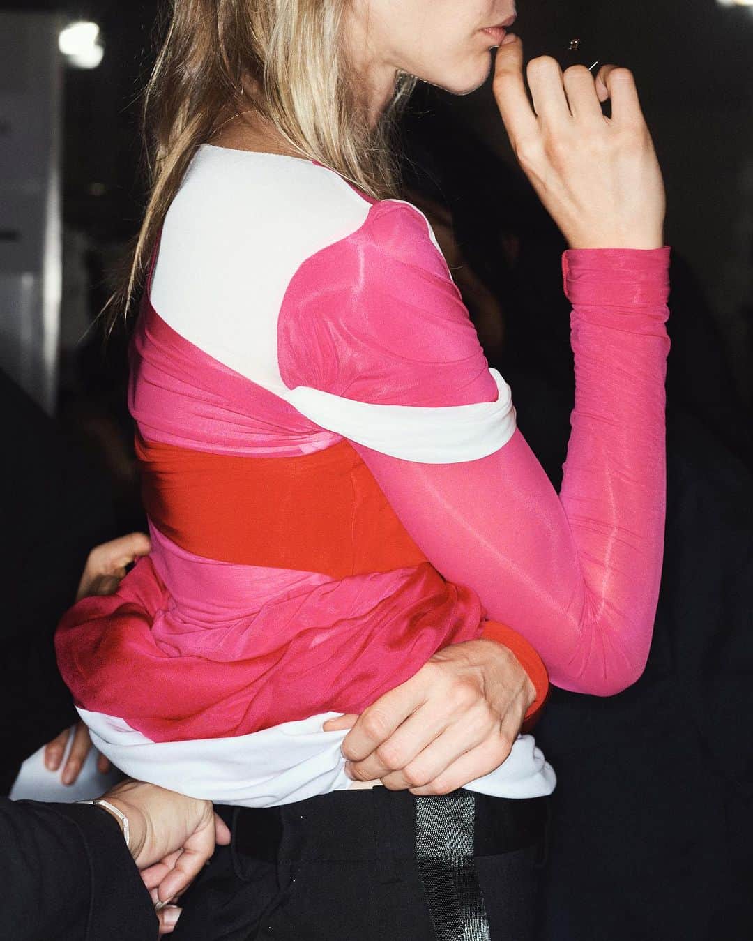 ヘルムート ラングさんのインスタグラム写真 - (ヘルムート ラングInstagram)「Backstage at Helmut Lang S/S 2024 Photographed by Justin Leveritt」9月10日 22時29分 - helmutlang