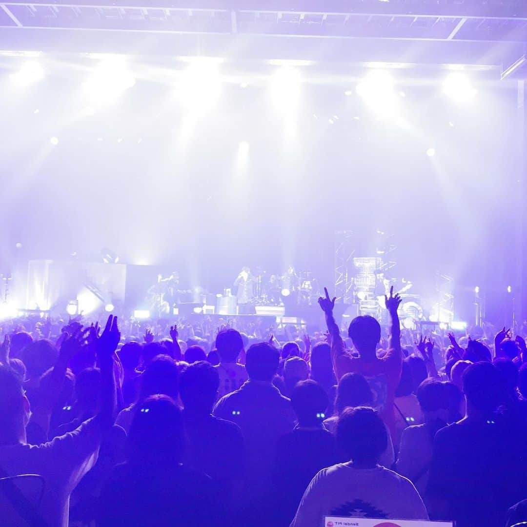 WANDSのインスタグラム：「9/10日曜日は初めての仙台でSHOUT OUT！ 距離感も近く一体感のあるLIVEでしたね✊  仙台はじめ東北各地のみなさま、遠方からお越しくださった皆様もありがとうございました！  こちらのタグでぜひご感想をお願いいたします🎤  #wands_shoutout   次は明後日9/12(火)札幌上陸！！ 唯一まだチケット購入可能ですので、迷っている方はぜひWANDSとSHOUTOUTしに来てください！！」