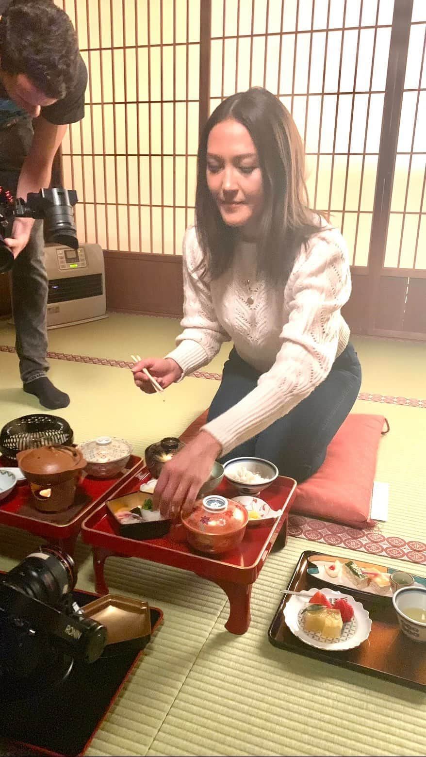 キャンディス・クマイのインスタグラム：「✨Inspiration I learned from cooking & studying w the monks in Koyasan & Shikoku 🇯🇵 for the past 10+ years:   Slow Slow- Bochi Bochi Ganbattte: slowly always do your best, there is no need to rush anything.   Do everything with great care: that’s cooking, cleaning & being of service to others.   The City life is wonderful, but it’s not forever.   You can’t help another person, but you can lead them into the right direction.   Things, you don’t need that many of them in order to live a fulfilled life. It’s not material things we should seek out- but rather a state of peace and calm within. ✨✨✨✨✨」