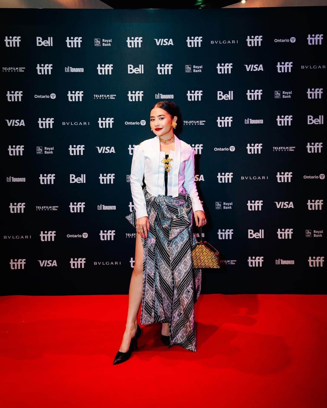 Prilly Latuconsinaのインスタグラム：「About last night!  World Premiere @filmbudipekerti at @tiff_net.  Gak sabar supaya teman-teman bisa nonton film nya pas nanti keluar di bioskop! ❤️」