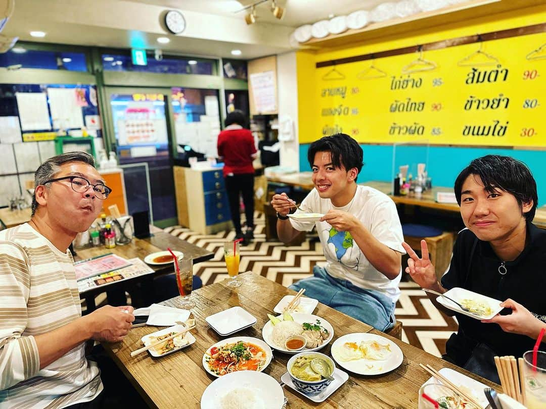 酒井一圭さんのインスタグラム写真 - (酒井一圭Instagram)「明治座３日目 ありがとうございました  あー、楽しかった タイ🇹🇭食って寝ます😊  #世界のKIJIMA #藤田誠樹 #西部涼介 #純烈 #酒井一圭」9月10日 22時42分 - sakaikazuyoshi