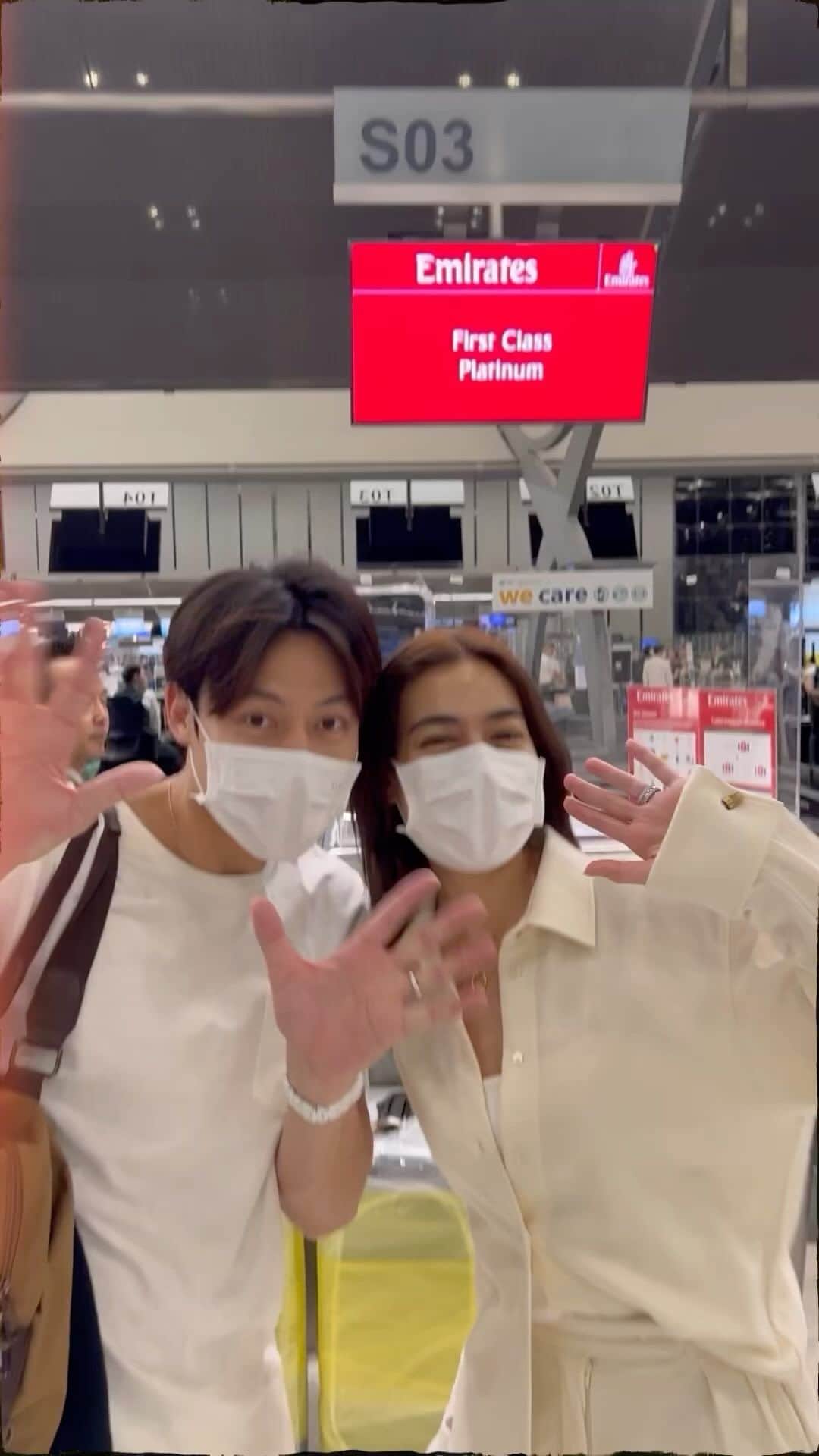 キンバリー・アン・ウォーテマス・ティアムシリのインスタグラム：「Let’s go get married 💍   #emirates  #flybetter  @emirates」