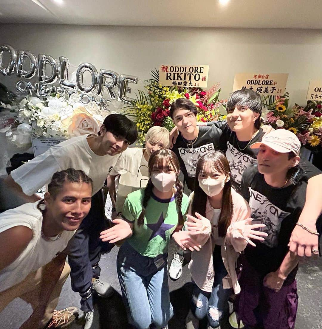 鈴木夢さんのインスタグラム写真 - (鈴木夢Instagram)「ODDLORE (オッドロア)さんのLIVEを 同じ事務所の英怜奈ちゃんと観に行かせて頂きました！！！  ダンスも歌もラップもイケイケでバチバチで、もうほんとかっこよかったです！トークも面白くて最高でした👏🏻 LIVEってやっぱり良いですね〜〜🎤💕 お写真も特別に撮らせて頂きました！本当にありがとうございました🙇🏻‍♀️⸒⸒  LIVE前に、えれちゃんとプチデート🫣💖 プリクラ、本当に誰だか分からない……。笑  #ODDLORE さん#オッドロア  #LIVE 最高 #鎌田英怜奈 ちゃん」9月10日 22時57分 - s_yume_ta