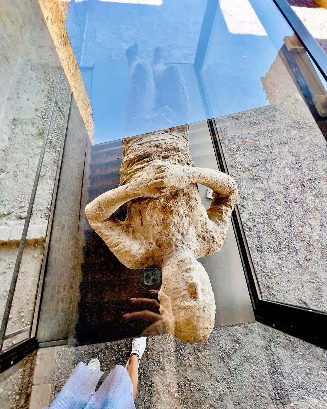トローヤン・ベリサリオさんのインスタグラム写真 - (トローヤン・ベリサリオInstagram)「Pompeii II」9月10日 23時05分 - sleepinthegardn