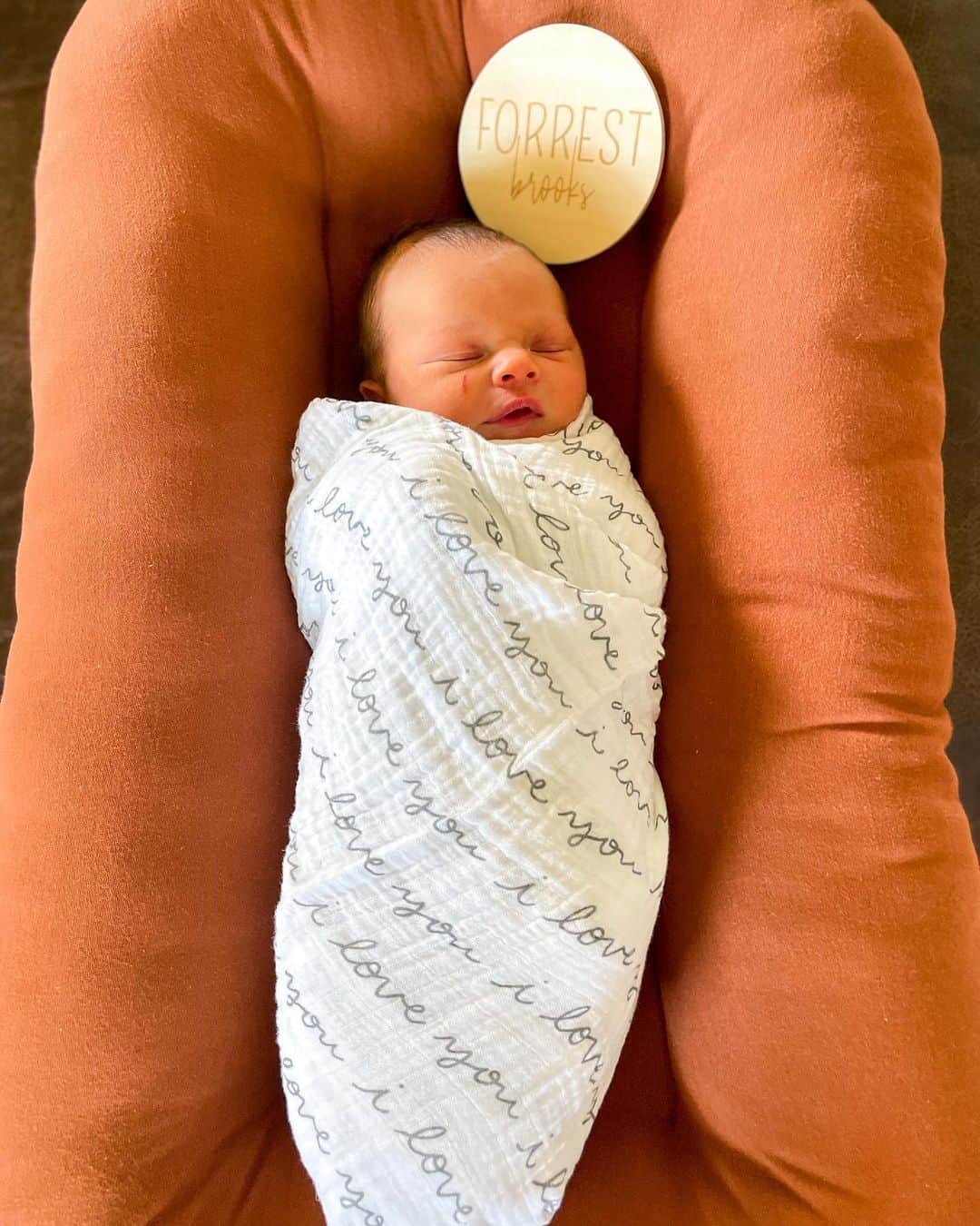 ペイジ・ローレンスのインスタグラム：「We are so excited for everyone to meet Forrest Brooks Champion!! He made his way into the world early on Sept 7, weighing 6lbs 12oz.  We are so over the moon happy!! 💙💙💙💙💙💙💙💙💙」