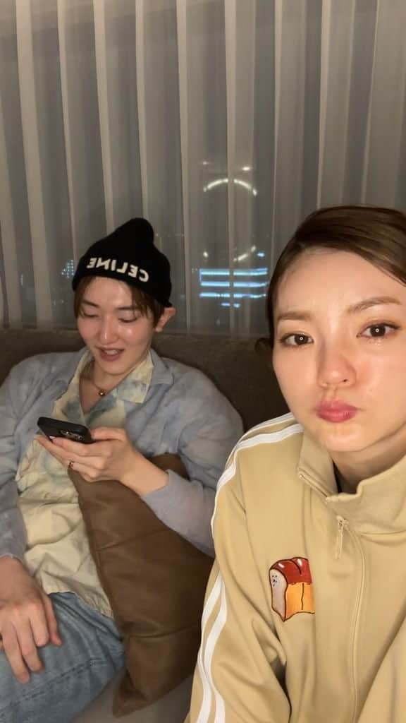のインスタグラム：「岩田屋5日目終了 明日月曜は３人はおやすみです。 ポップアップはやってるよ！  最終日の火曜はじゅんじゅん不在、シャチョーと藤子はおりまする( ´ ▽ ` )」