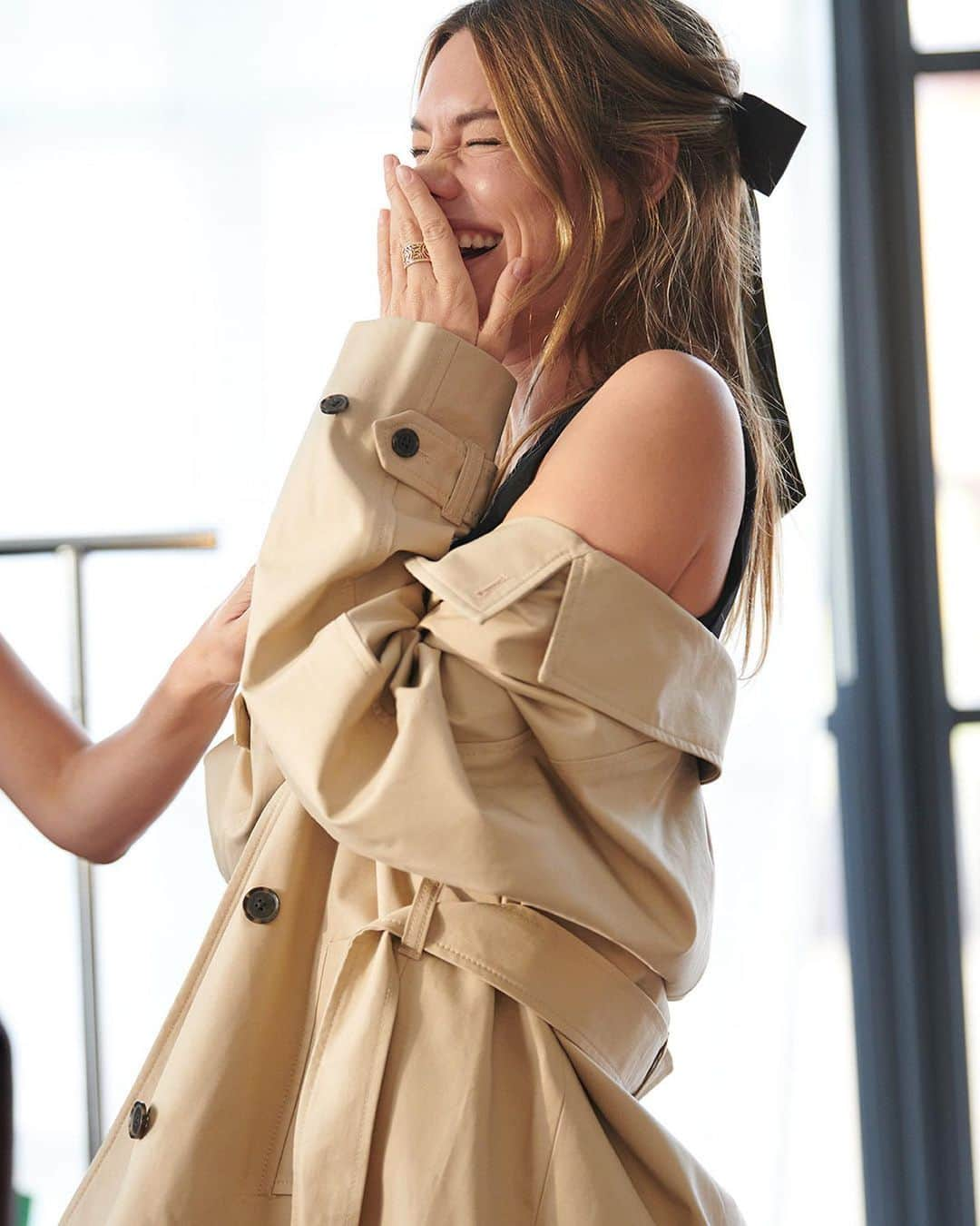 ジェイクルーさんのインスタグラム写真 - (ジェイクルーInstagram)「J.CREW FORTY | Getting ready with Camille Rowe (aka @fingermonkey) and @daniellegoldberg in fresh tailoring for our 40th celebration… Stay tuned for more from Tuesday’s party at Pier 17!」9月10日 23時16分 - jcrew