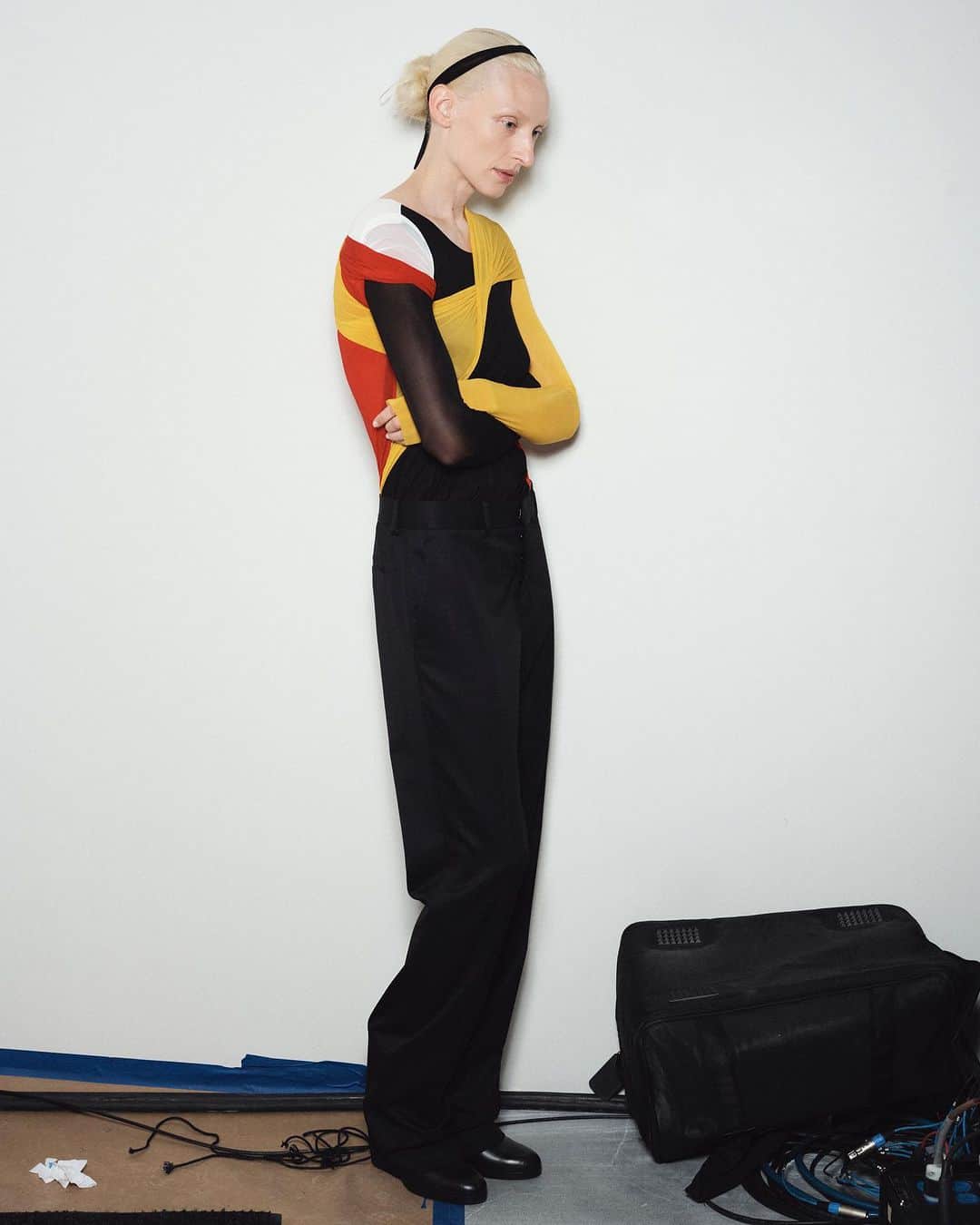 ヘルムート ラングのインスタグラム：「Backstage at Helmut Lang S/S 2024 Photographed by Justin Leveritt」