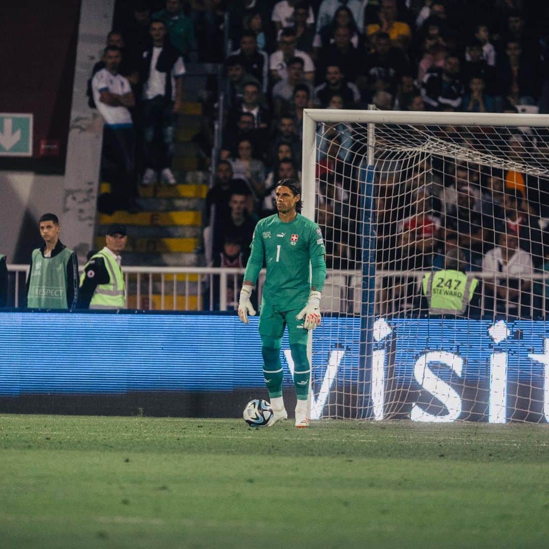 ヤン・ゾマーさんのインスタグラム写真 - (ヤン・ゾマーInstagram)「Not the result we came for. Time ...