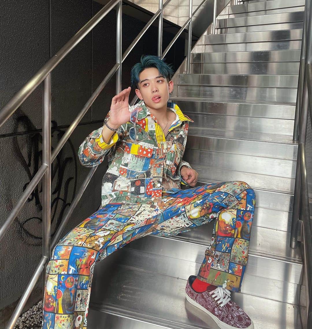 のインスタグラム：「おれのイメージカラーって何色? Outfit@doghjk @convoy_dog」