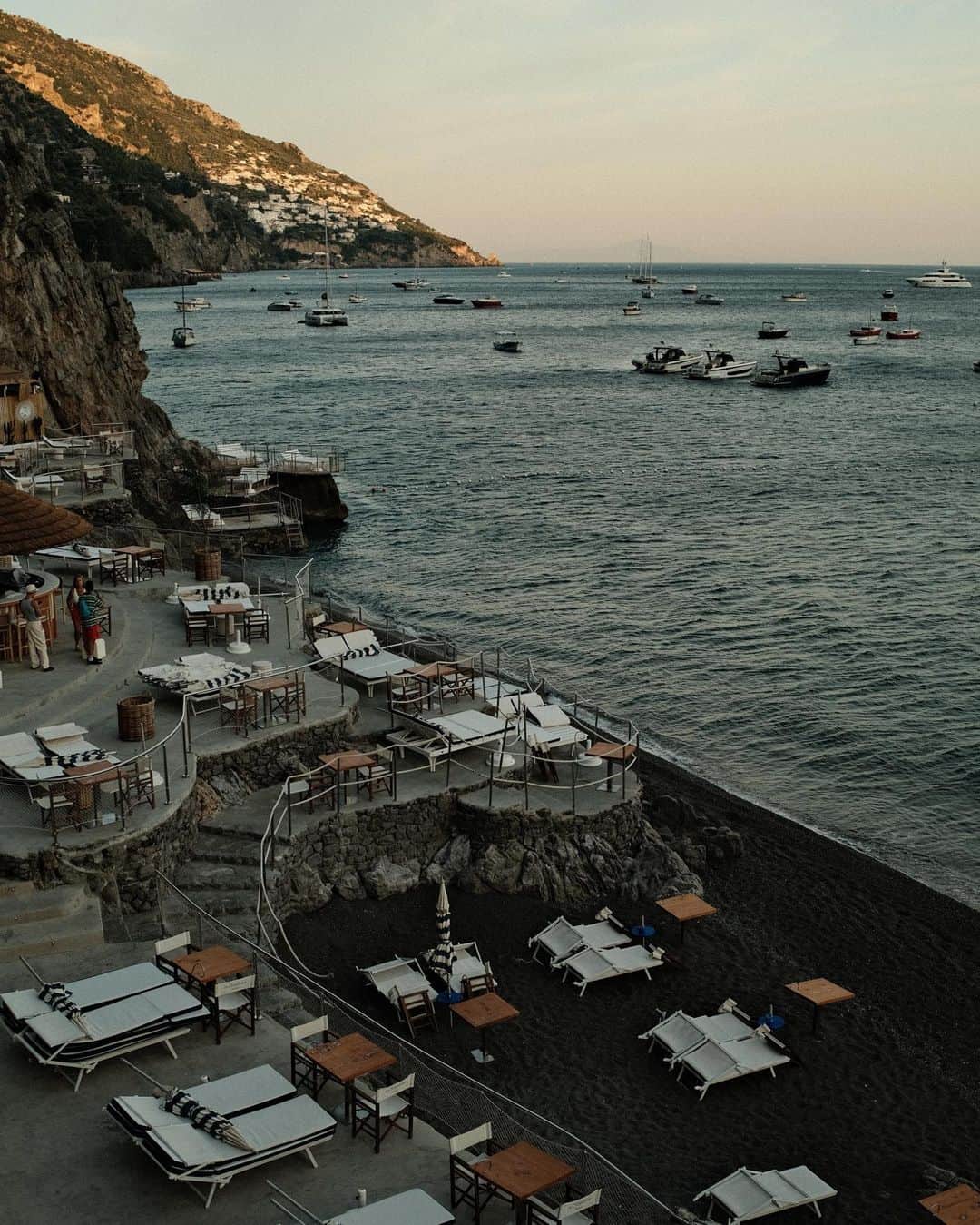 Camden Scottのインスタグラム：「the best Positano villa crew」