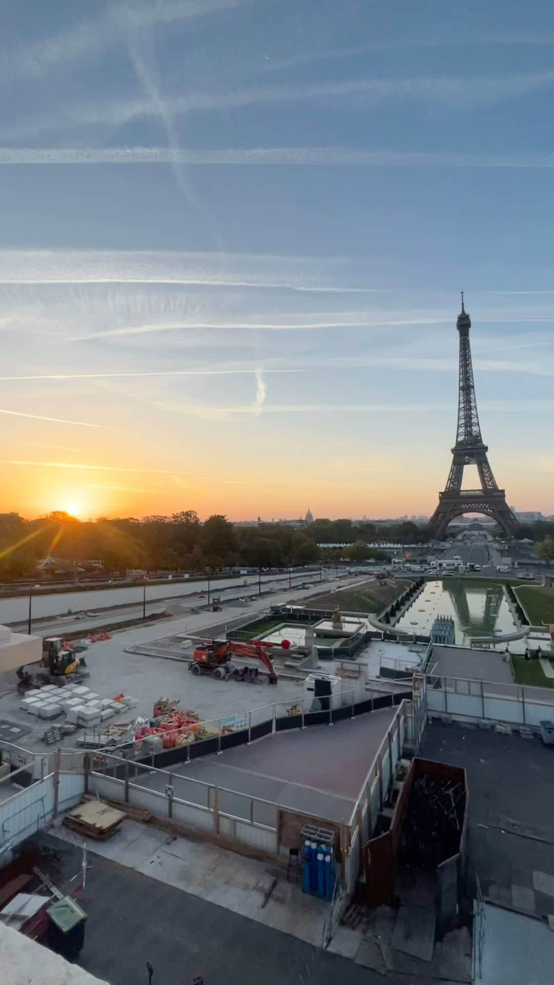 ポーシャ・ウッドマンのインスタグラム：「Croissant, Eiffel Tower,Fashion and Rugby 🤍  Thank you @mastercard 😍」