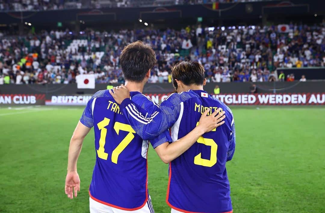 田中碧さんのインスタグラム写真 - (田中碧Instagram)「. 応援ありがとうございました！ そして25歳になりました。  自分自身と向き合って成長できるように頑張ります。 もっと上手くなろう💪  #japanfootballassociation #SAMURAIBLUE #🇯🇵 #タケありがとう」9月10日 23時33分 - tnk_0910